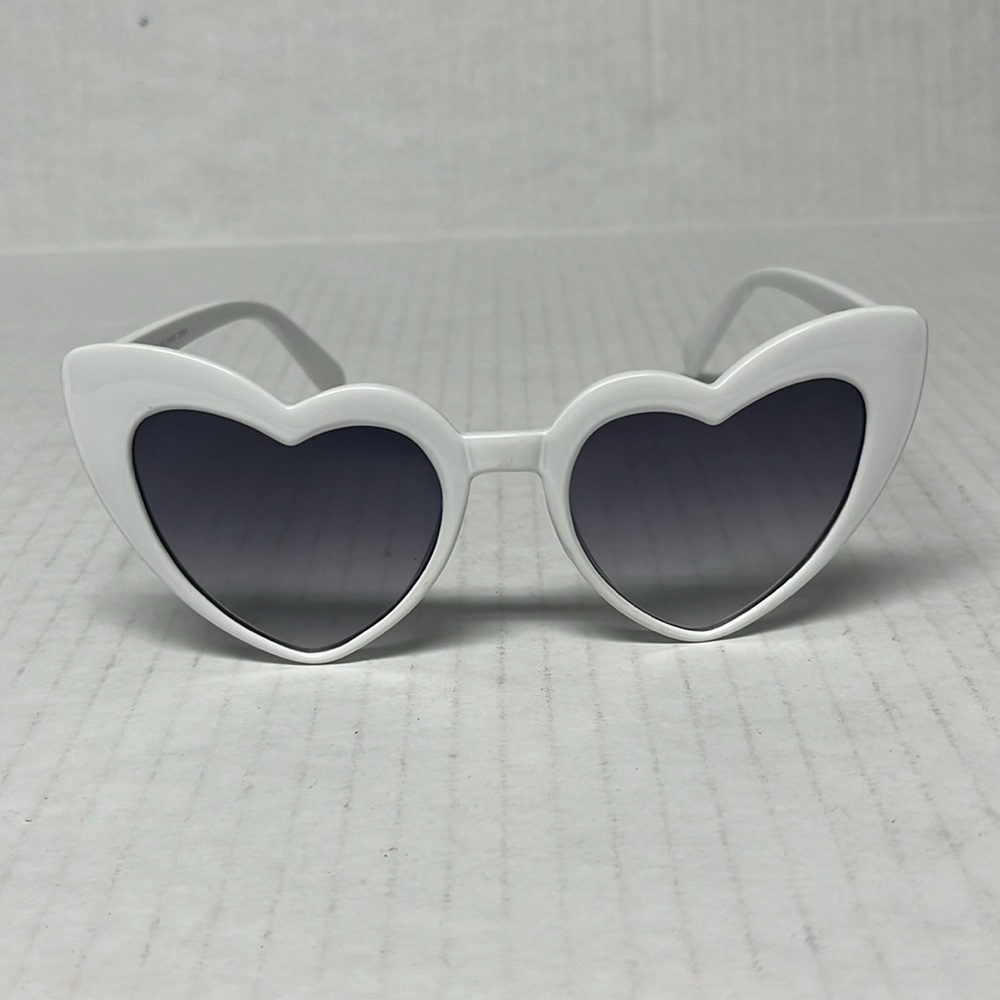White retro flirty Heart Sunglasses Bachelorette Barbiecore vacation valentines - Picture 2 of 12